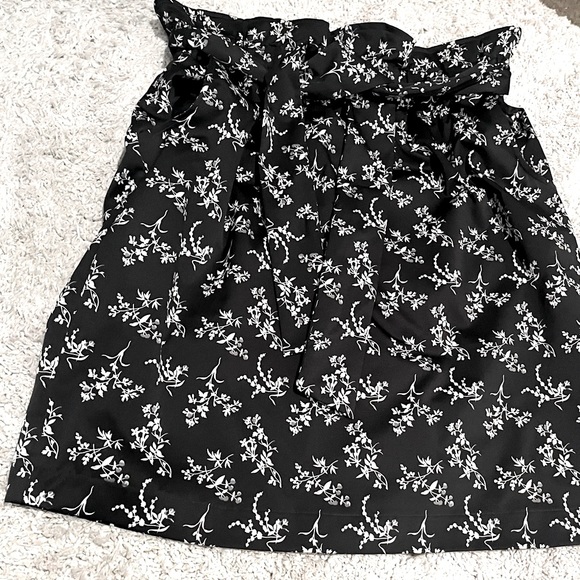 H&M Black & White A-line Floral Skirt - Picture 6 of 7